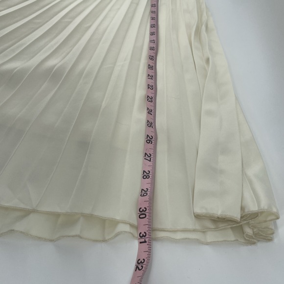 WDNY Pleated Circle Skirt Women's Medium Ivory Satin Holiday Christmas New Years - Picture 8 of 9